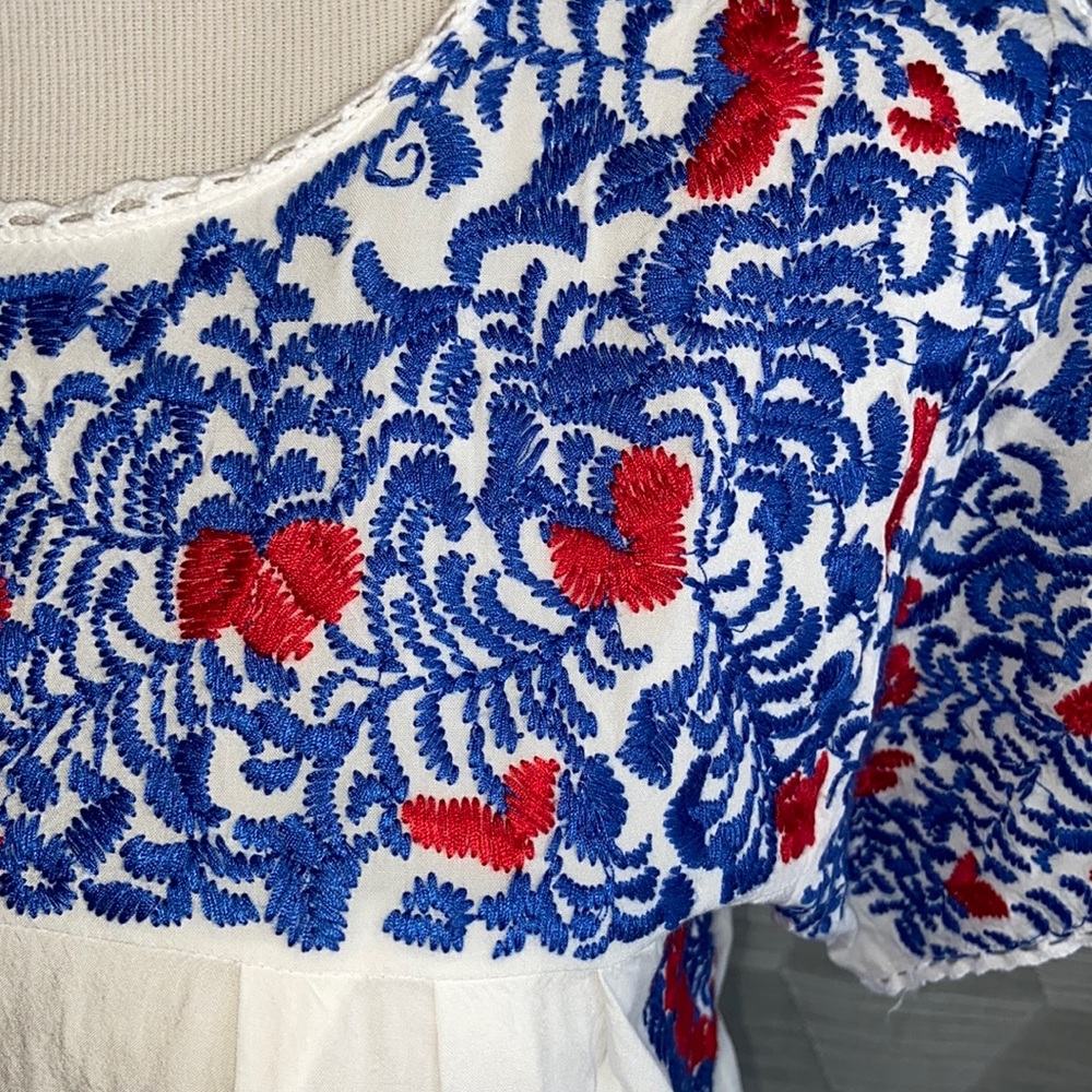 Embroidered top - Picture 3 of 6